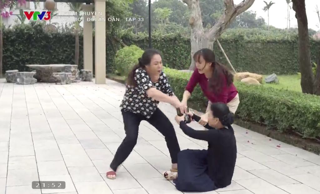 Cả Một Đời Ân Oán: Sợ bị tước quyền làm mẹ, Dung (Hồng Diễm) mang con trốn khỏi nhà chồng Cả Một Đời Ân Oán: Sợ bị tước quyền làm mẹ, Dung (Hồng Diễm) mang con trốn khỏi nhà chồng